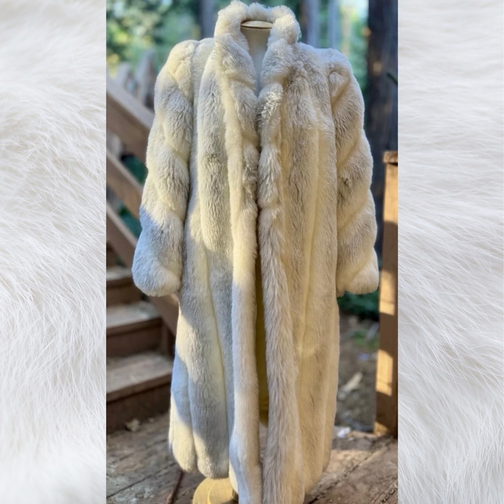 Vintage Avec Tu “Mob Wife” Long Faux Silver/White Fur Coat